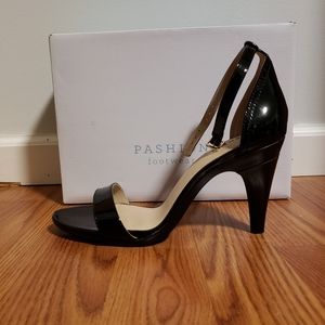 NWT Pashion Footwear Patent Heels/Flats size 9